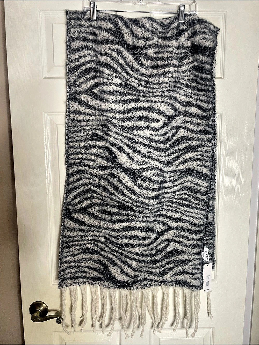 (NWT) STEVE MADDEN  Zebra Print Midweight Scarf